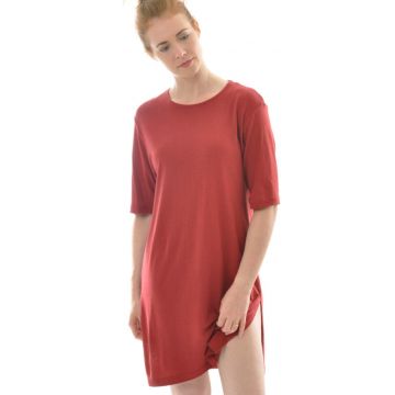 Bigshirt Sleepshirt aus 100% Bourette Seide von Alkena in rubin rot