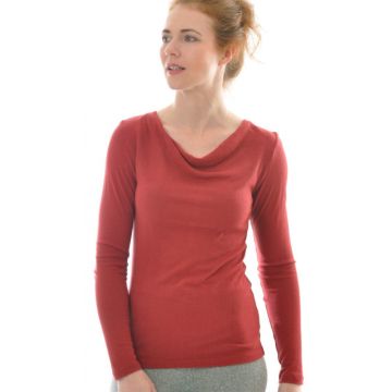 100% Bio Bouretteseide Langarmshirt mit Wasserfall Ausschnitt in rubin rot